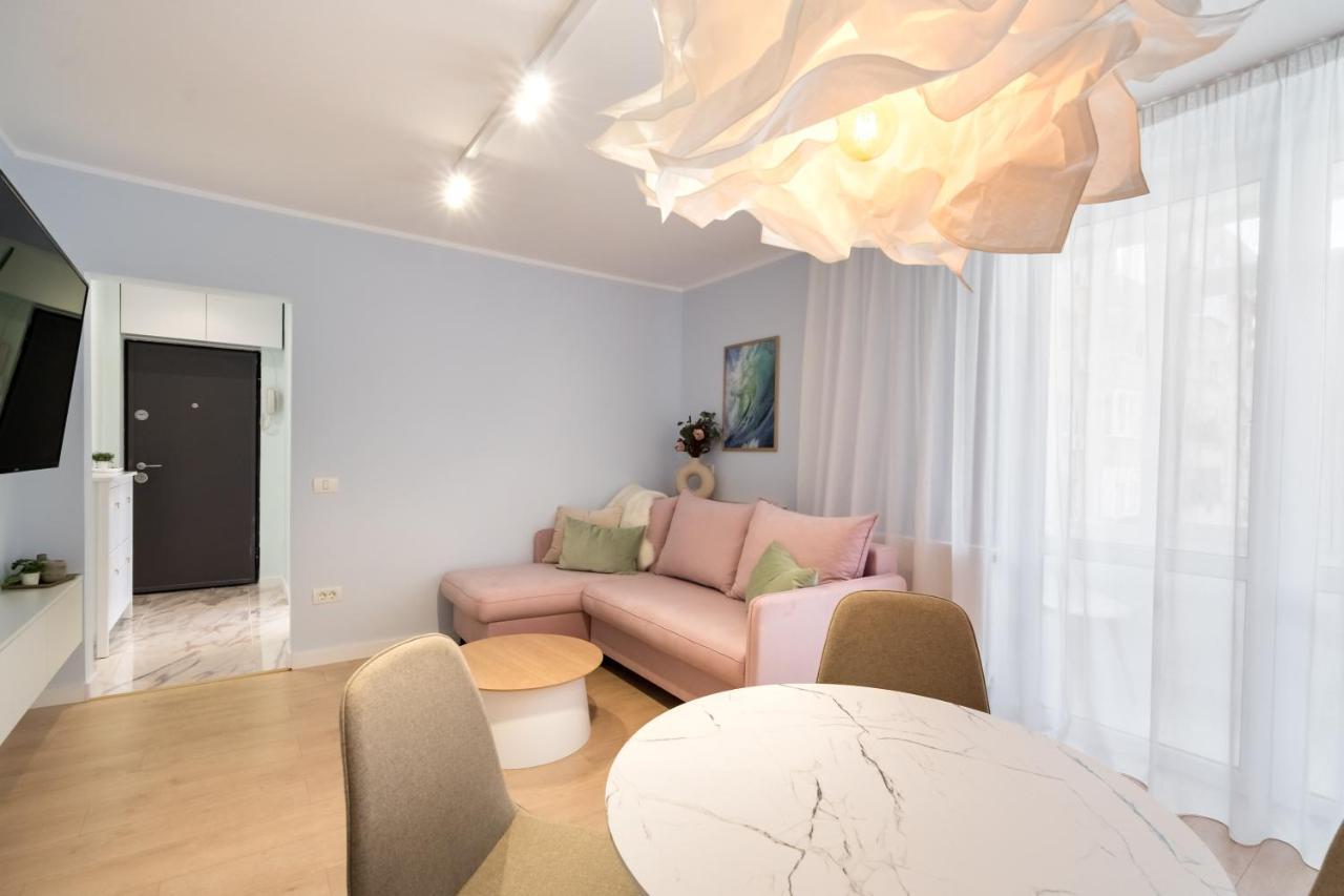 Candy Land Downtown Apartment Bucharest Exterior photo